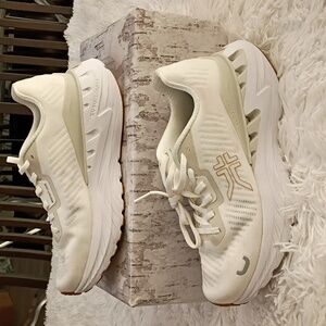 KURU Cloud+ Triple Max Ion White & Cream Running Plantar Fascitis Sneakers 7M
